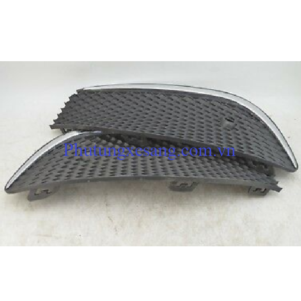 Ốp lưới tản nhiệt cản trước phải Mercedes E300 -A2138850822