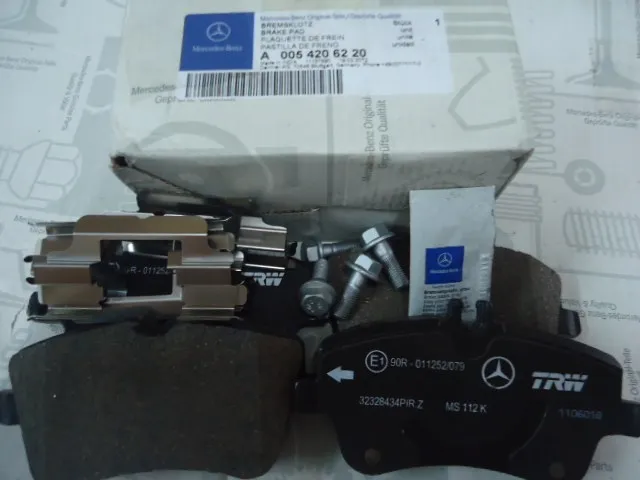 Má phanh trước Mercedes C180 C200-A0054206220-GDB1413